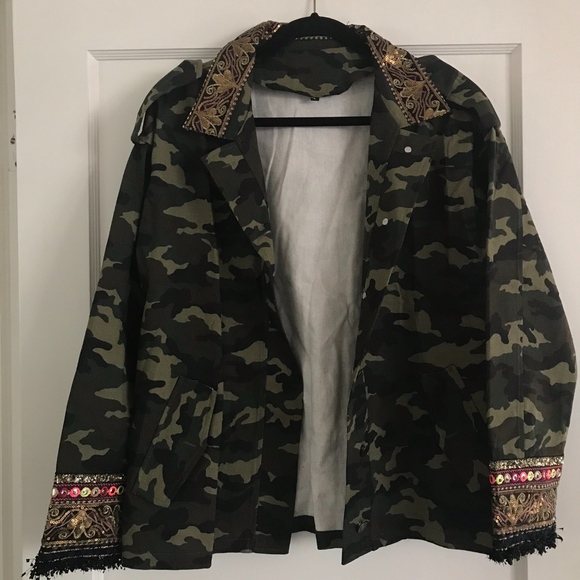 STUNNING EMBROIDERED SEQUIN CAMO JACKET LARGE - Picture 1 of 2